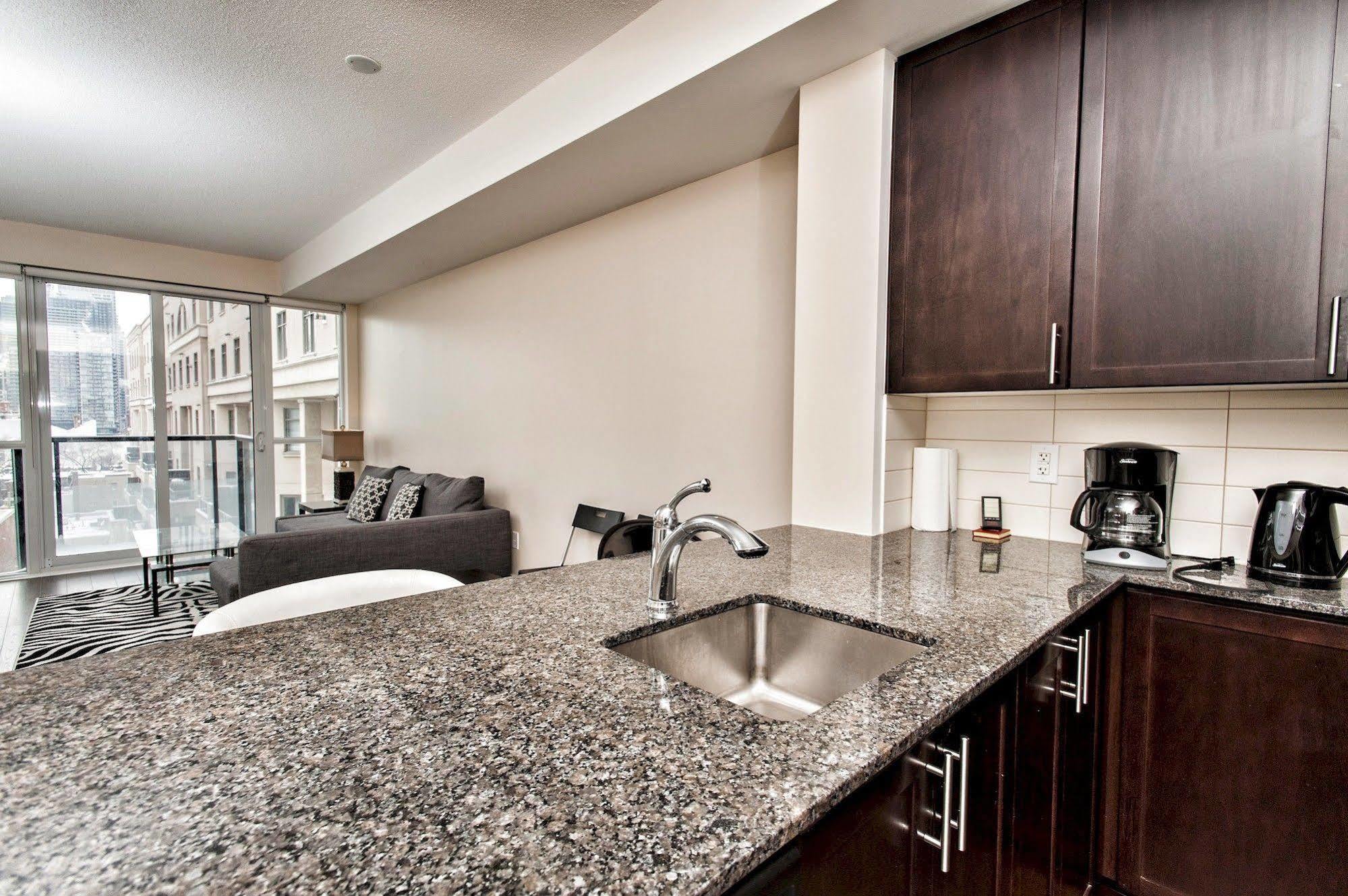 Life Suites Luxury Downtown Condos Toronto Exterior foto
