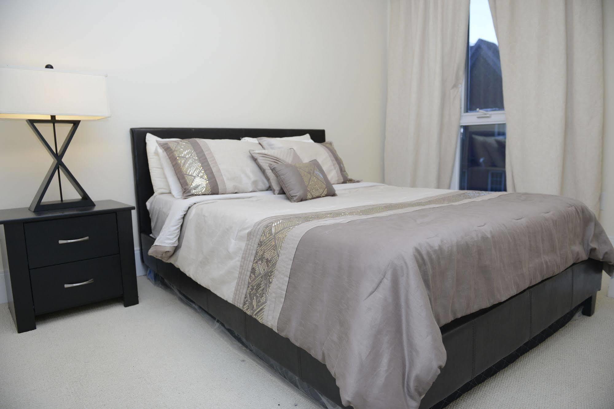 Life Suites Luxury Downtown Condos Toronto Exterior foto